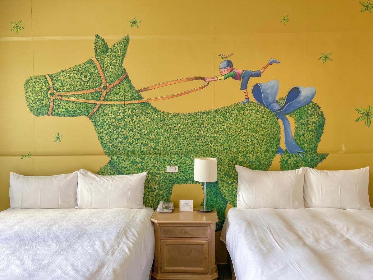 ホテル シャトー・デ・シン花蓮 花蓮市 エクステリア 写真 A room at the Wizard of Oz Hotel