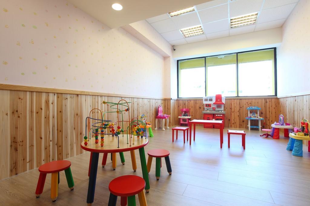ホテル シャトー・デ・シン花蓮 花蓮市 エクステリア 写真 A classroom at the International School of Toulouse