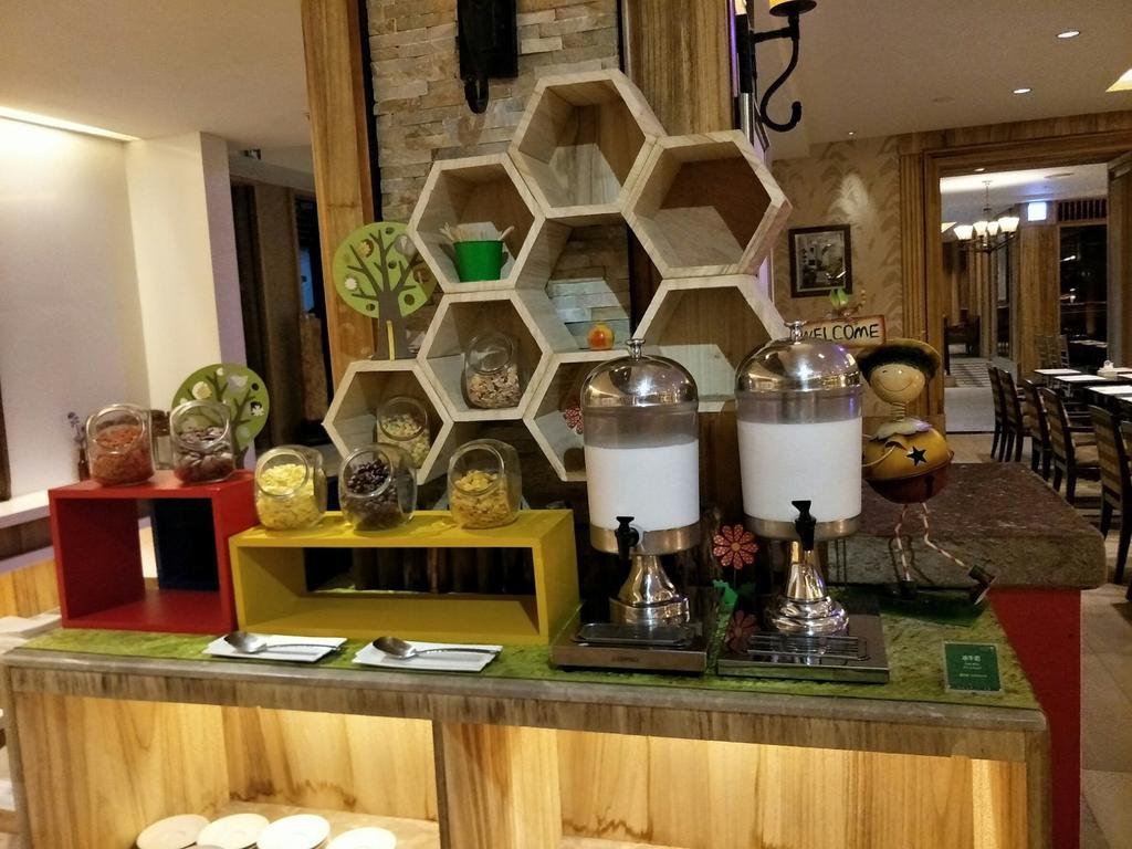 ホテル シャトー・デ・シン花蓮 花蓮市 エクステリア 写真 A sugar dispenser at a hotel