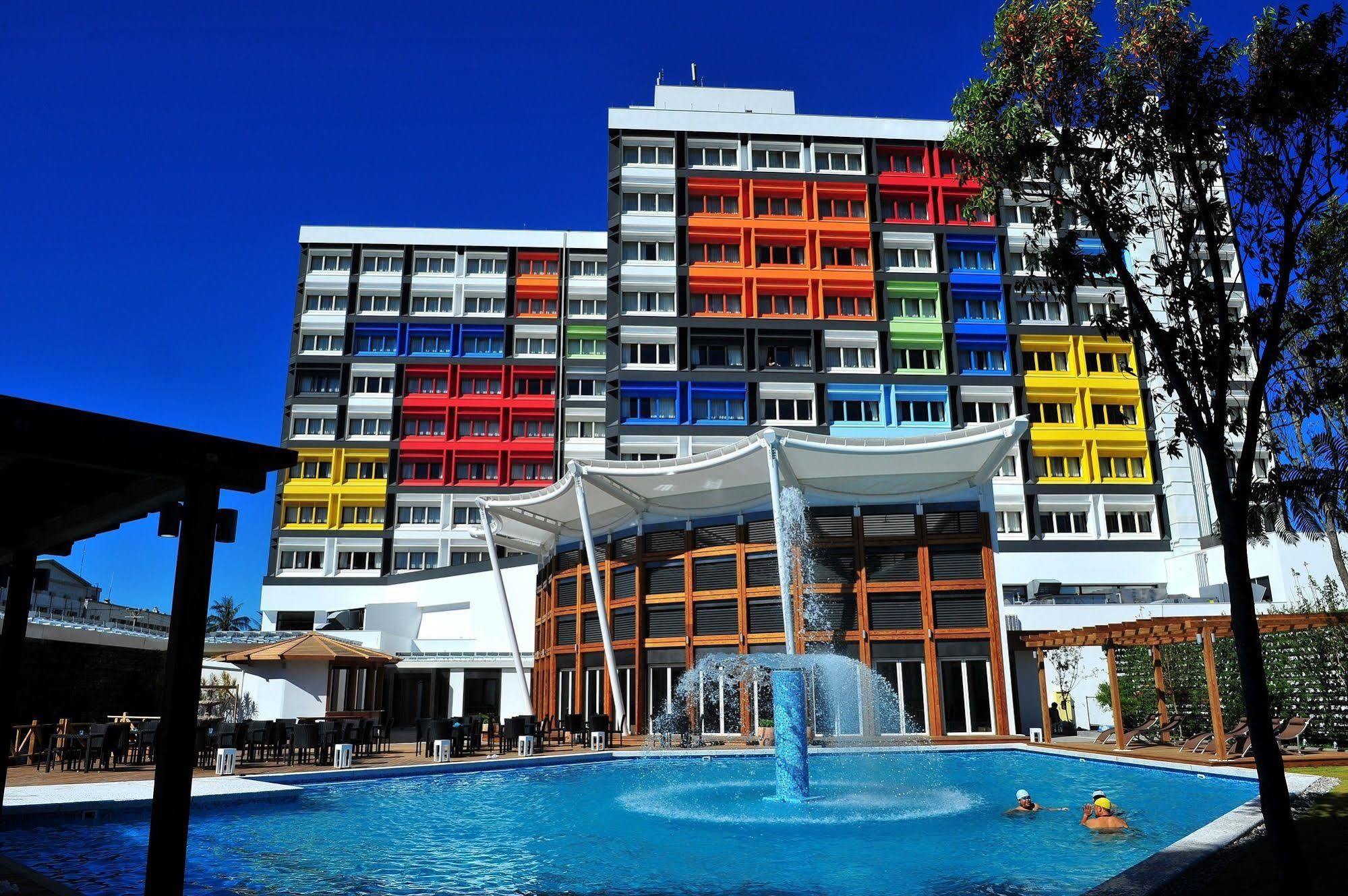 ホテル シャトー・デ・シン花蓮 花蓮市 エクステリア 写真 The hotel's swimming pool